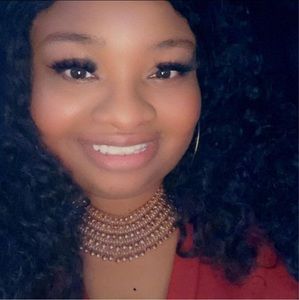 Meet your Posher, Romona renee